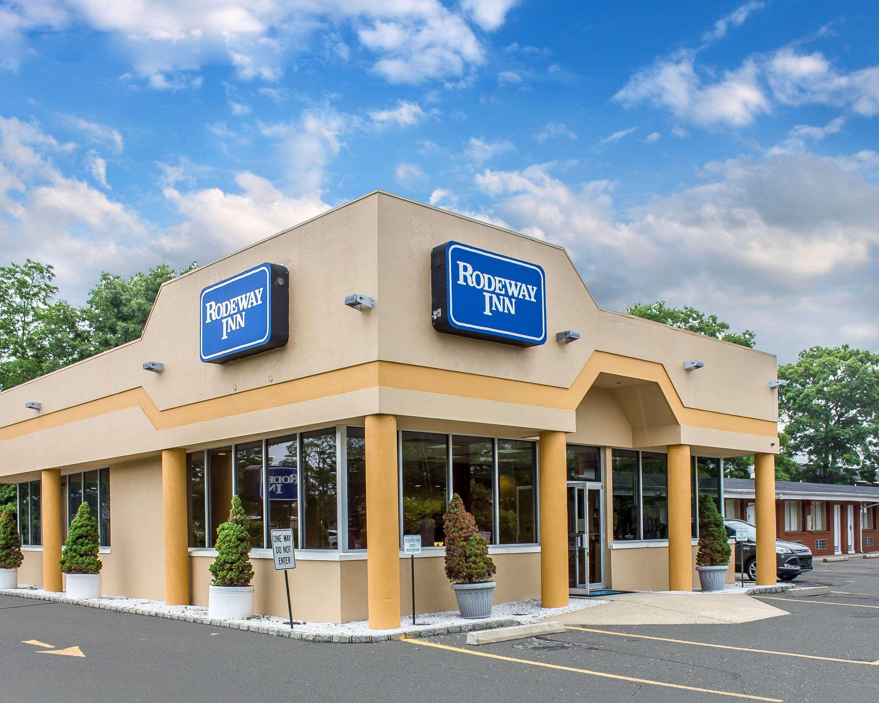 Rodeway Inn Macarthur Airport Ronkonkoma Exterior foto